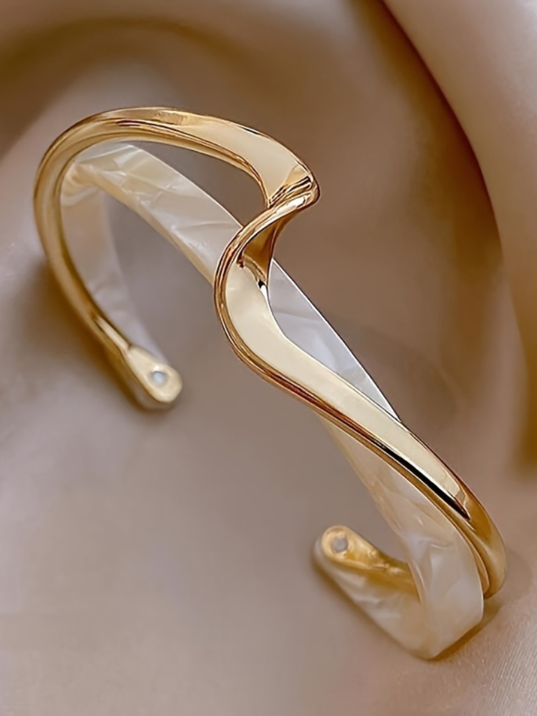 Isla | Opal-Look Bracelet